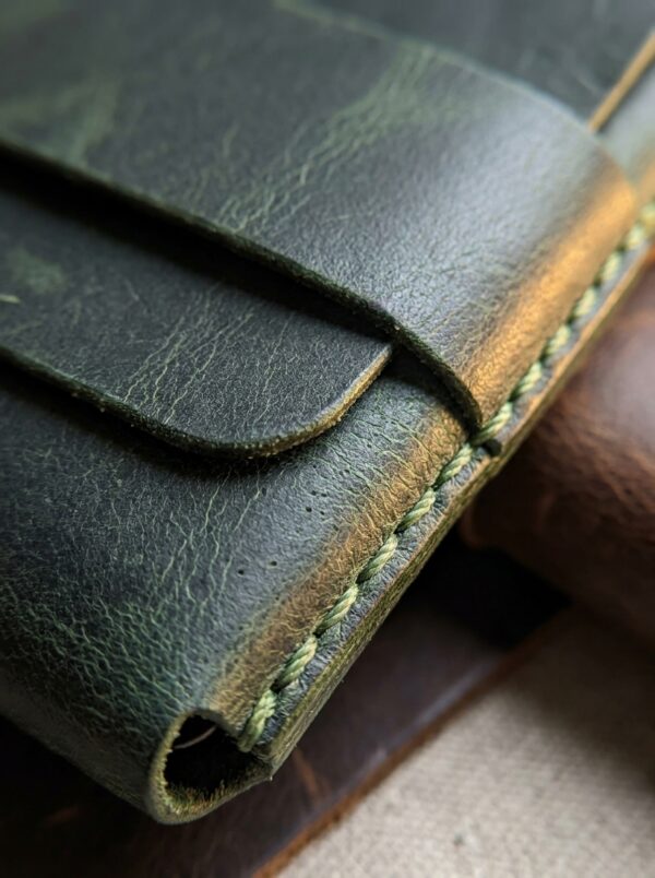Handstiched Olive Green Leather Wallet – Minimal Flap Card Holder, Hand-Stitched Waxed Pull-Up Cow Leather Wallet for Men